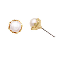Elegant Faux Pearl Flower Stud Earrings (Gold)
